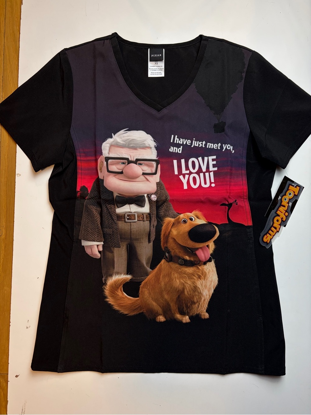 Pixar Tooniforms Up Carl & Dug Black Graphic Dog nurse T-Shirt sz XS